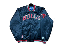 Carregar imagem no visualizador da galeria, Chaqueta Bomber Satinada Chicago Bulls Starter Vintage M/L/XL
