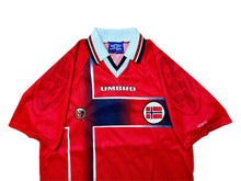 Carica l&#39;immagine nel visualizzatore di Gallery, Camiseta Noruega 1997 Umbro Vintage - S/M
