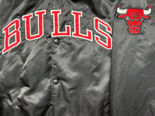 Lade das Bild in den Galerie-Viewer, Chaqueta Bomber Satinada Chicago Bulls Starter Vintage M/L/XL
