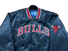 Carregar imagem no visualizador da galeria, Chaqueta Bomber Satinada Chicago Bulls Starter Vintage M/L/XL
