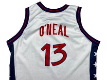Carica l&#39;immagine nel visualizzatore di Gallery, Camiseta USA Basketball 1996 Shaquille O´neal #13 Champion Vintage - XL/XXL
