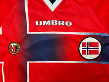 Cargar imagen en el visor de la galería, Camiseta Noruega 1997 Umbro Vintage - S/M

