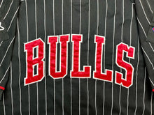 Carregar imagem no visualizador da galeria, Beisbolera Pinstripe Chicago Bulls Starter Vintage - L/XL
