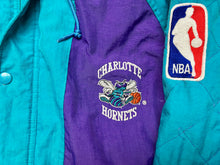 Carregar imagem no visualizador da galeria, Parka Charlotte Hornets Starter Vintage - L/XL
