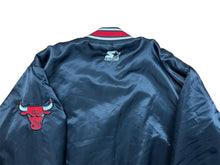 Charger l&#39;image dans la galerie, Chaqueta Bomber Satinada Chicago Bulls Starter Vintage M/L/XL
