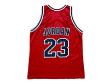 Lade das Bild in den Galerie-Viewer, Camiseta Chicago Bulls Michael Jordan #23 Champion Vintage - M/L
