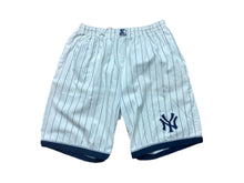 Carica l&#39;immagine nel visualizzatore di Gallery, Pantalón Corto Pinstripe New York Yankees Starter Vintage - XL/XXL
