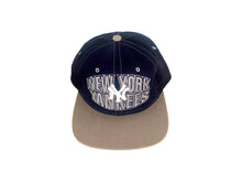 Carregar imagem no visualizador da galeria, ¡Nueva! Gorra New York Yankees Starter Vintage
