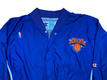 Cargar imagen en el visor de la galería, Chaqueta Calentamiento New York Knicks Champion Vintage - L/XL/XXL
