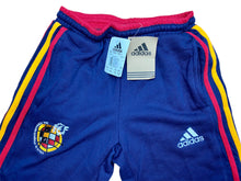 Carregar imagem no visualizador da galeria, ¡Nuevo con etiquetas! Pantalón Selección Española 2000 Adidas Vintage- S
