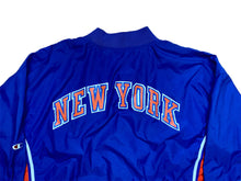 Lade das Bild in den Galerie-Viewer, Chaqueta Calentamiento New York Knicks Champion Vintage - L/XL/XXL
