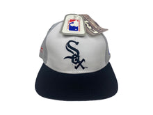 Load image into Gallery viewer, ¡Nueva con etiquetas! Gorra Chicago White Sox CMP Vintage
