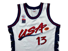 Carica l&#39;immagine nel visualizzatore di Gallery, Camiseta USA Basketball 1996 Shaquille O´neal #13 Champion Vintage - S/M
